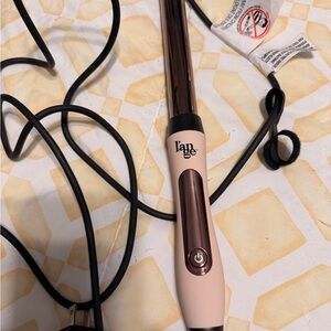 Lange Curling Wand in Pink and Brown